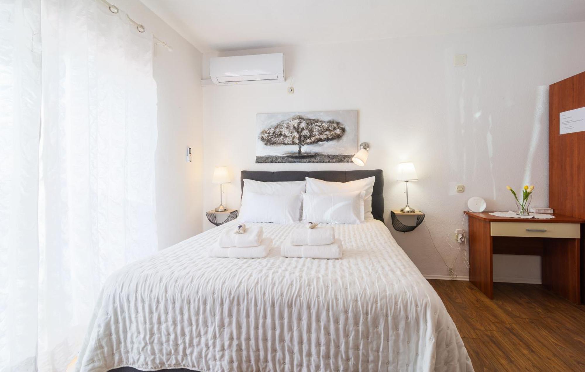 Apartments Bubalo Хвар Стая снимка