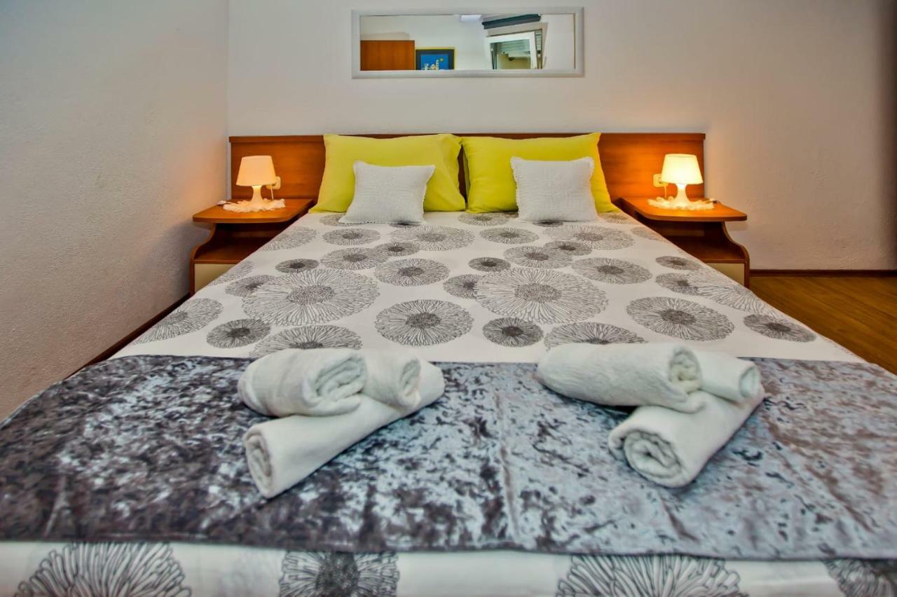 Apartments Bubalo Хвар Екстериор снимка
